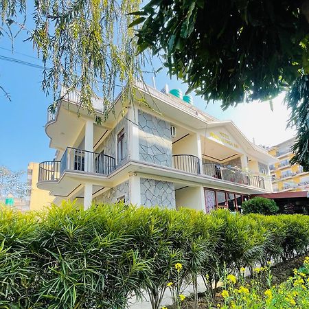 Hotel Peace Ganga Inn Pokhara Luaran gambar