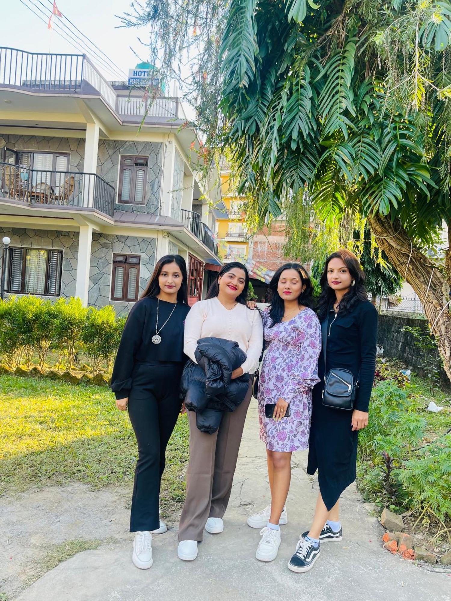 Hotel Peace Ganga Inn Pokhara Luaran gambar