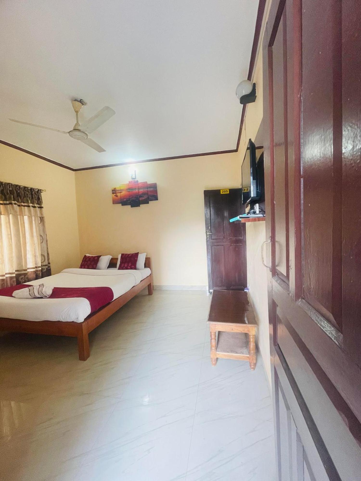 Hotel Peace Ganga Inn Pokhara Luaran gambar